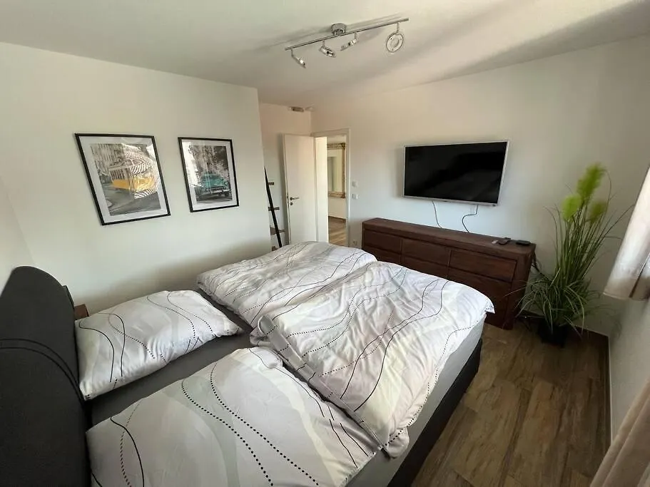 Gemuetliche Wohnung Mit Grosser Terrasse 브룩뮐 0*,  독일